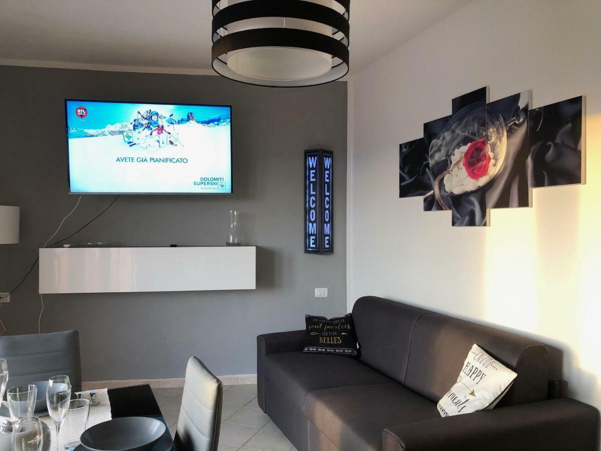 Calypso Home Sea View Badesi Exteriör bild